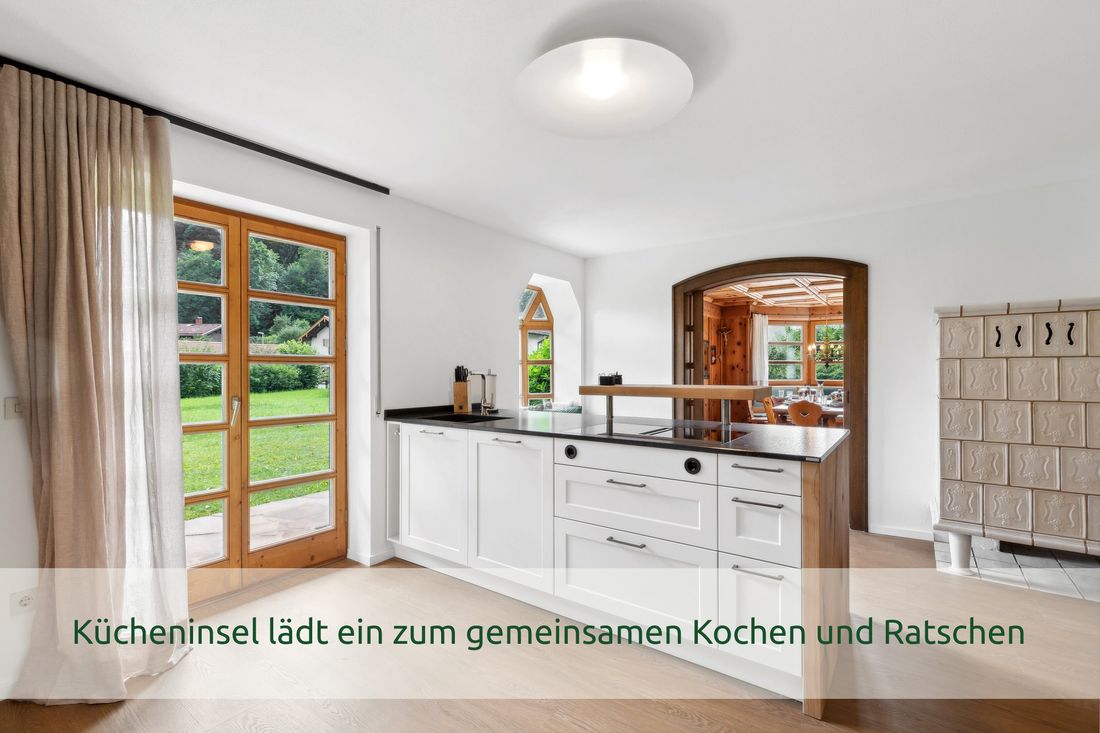 Kücheninsel lädt ein zum gemeinsamen Kochen und Ratschen