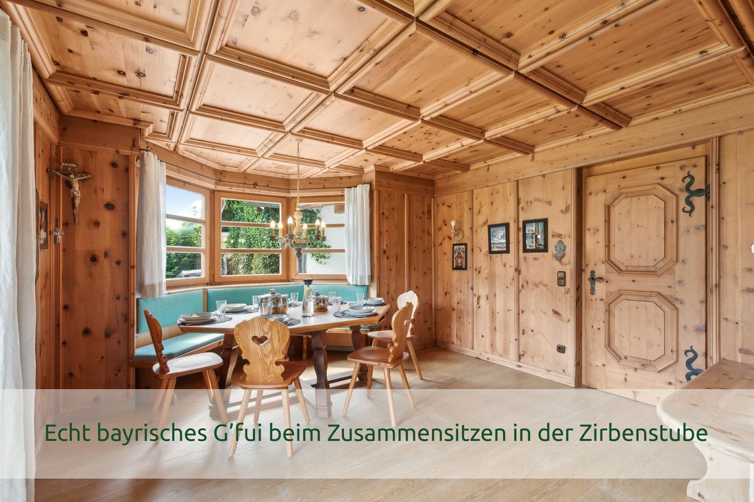 Echt bayrisches G'fui beim Zusammensitzen in der Zirbenstube