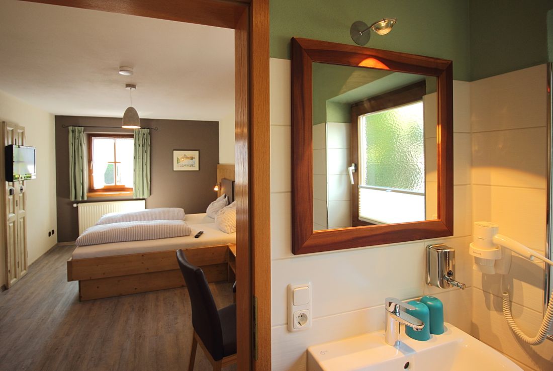 Bad Zimmer im EG