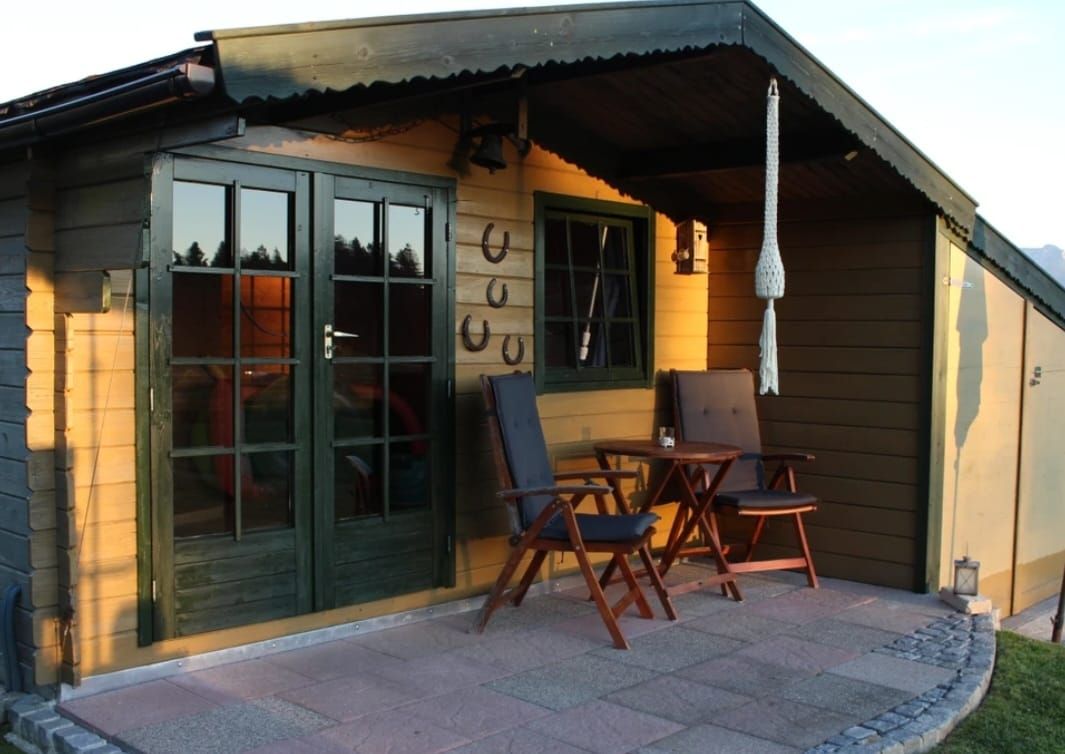 Garten- & Poolhaus mit Getränkekühlschrank und Umziehkabine