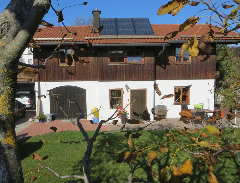 Hausansicht im Herbst