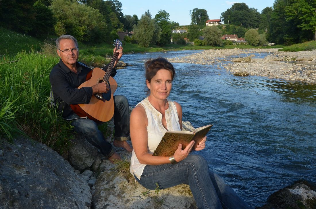Musik und Lyrik unter freiem Himmel bieten Andrea Hinkofer und Stefan Haberlander