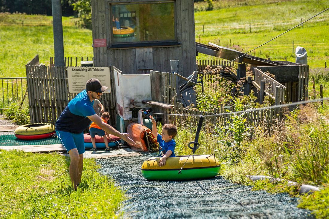 Reifenrutsche an der Kesselalm