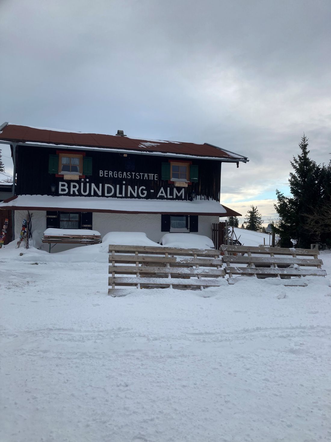Bründlingalm von außen