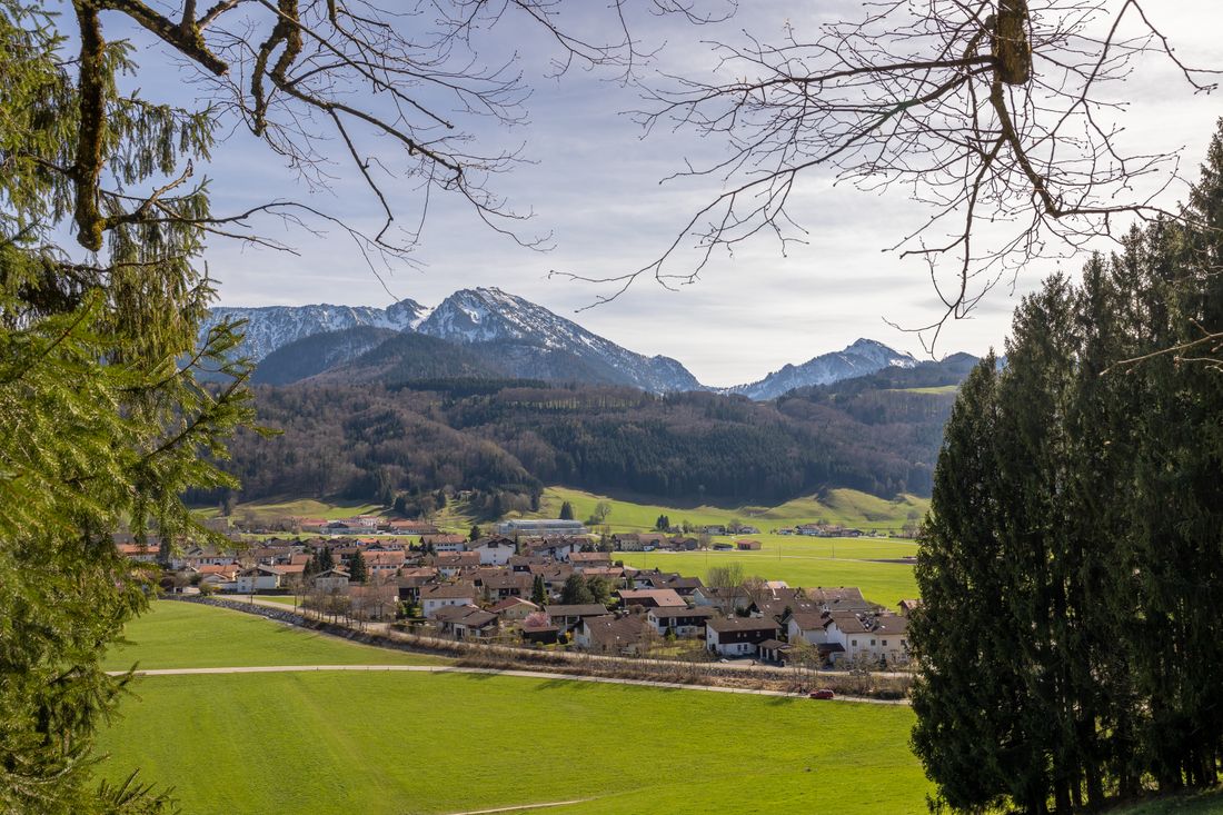 Bild 11 Blick vom Schellenberg nach Bergen und zum Hochfelln