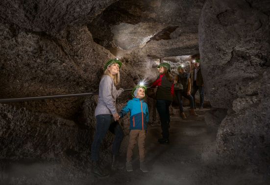Führung in der Höhlenburg Stein an der Traun