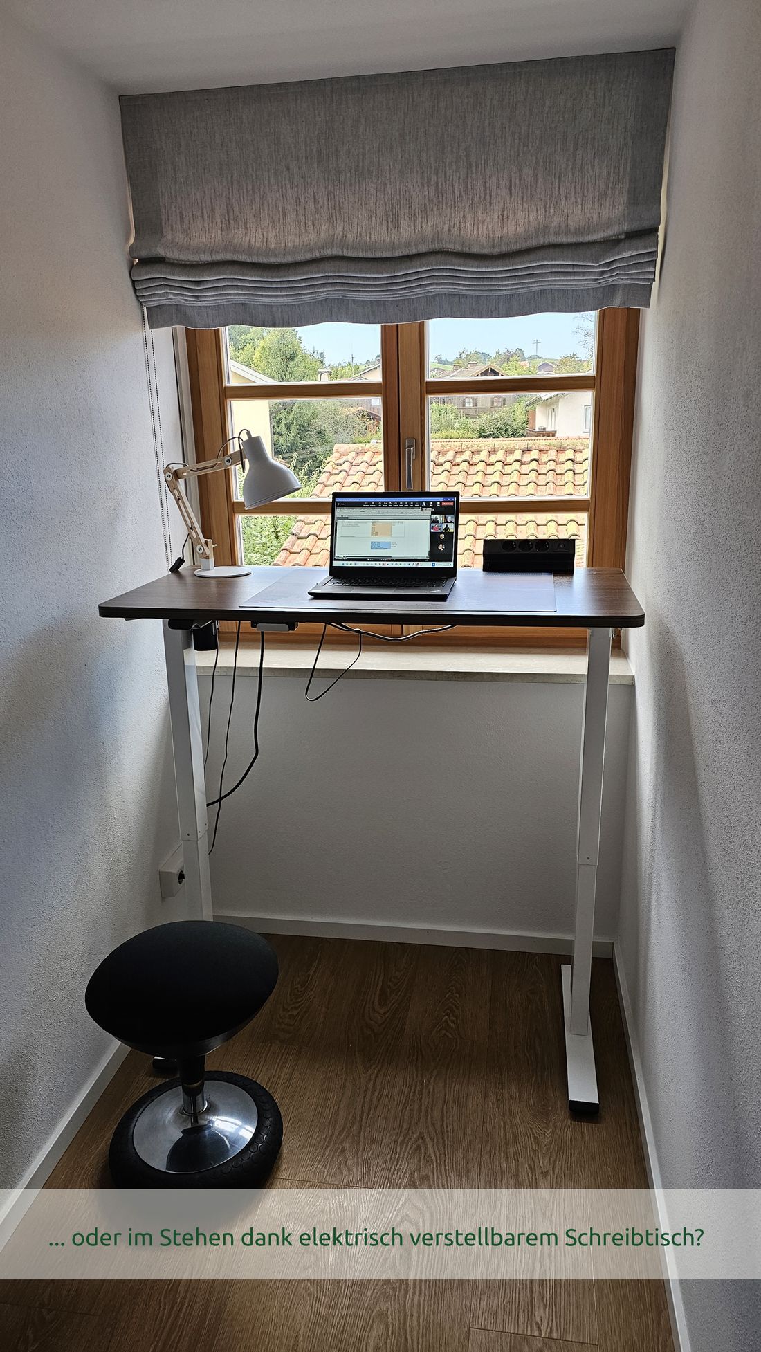 ... oder im Stehen dank elektrisch verstellbarem Schreibtisch?