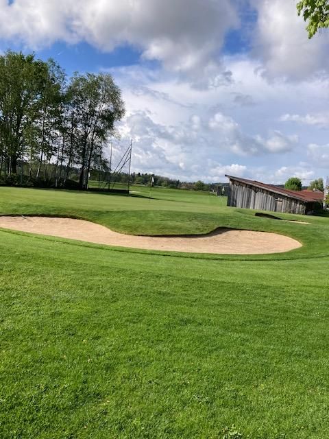 Für die Golfer: Übungsbunker am Golfplatz, der in 2 Minuten zu Fuß zu erreichen ist