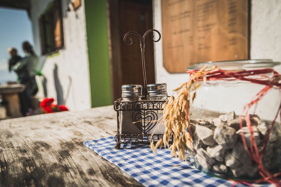 Brotzeit auf der Piesenhausener Hochalm