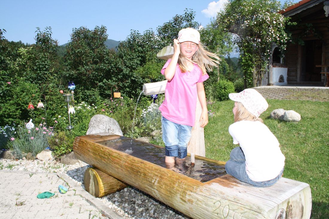 Abkühlung im Brunnen