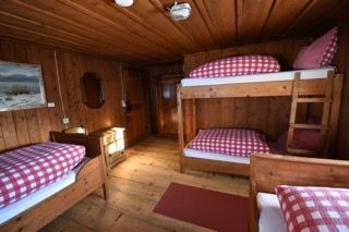 Vier Bett Zimmer
