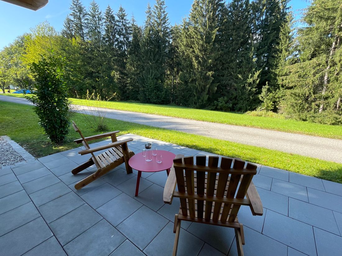 Die Zufahrt ist Verkehrsarm, da nur insges. fünf Häuser angebunden sind.