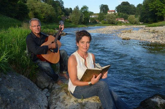 Musik und Lyrik unter freiem Himmel bieten Andrea Hinkofer und Stefan Haberlander