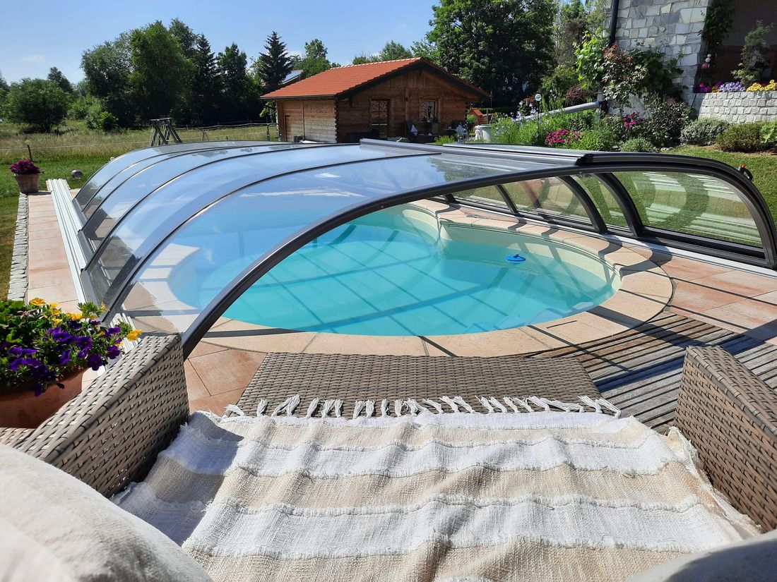 Vorderwand der Poolüberdachung abnehmbar